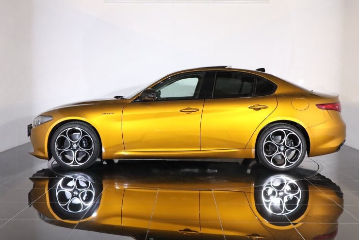 アルファロメオ ジュリア 2.0ターボ ヴェローチェ GTジュニア 99台限定