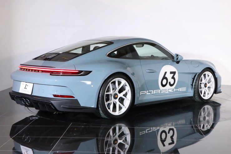 スポーツカー シルバー/ブルー クーペ ポルシェ 911(Type992) S/T 6MT 左ハンドル 世界限定1963台 走行150km