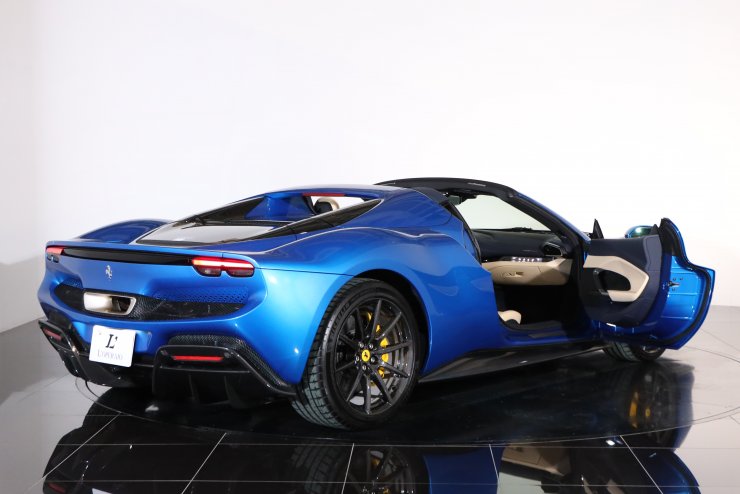 フェラーリ 296 GTS F1 DCT 走行900km 左ハンドル オプション総額約