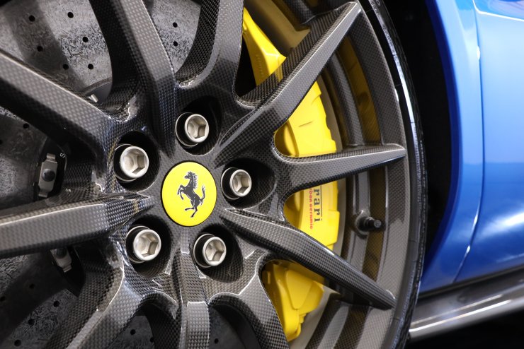 フェラーリ 296 GTS F1 DCT 走行900km 左ハンドル オプション総額約