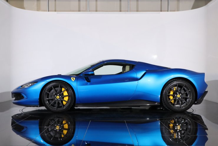 フェラーリ 296 GTS F1 DCT 走行900km 左ハンドル オプション総額約