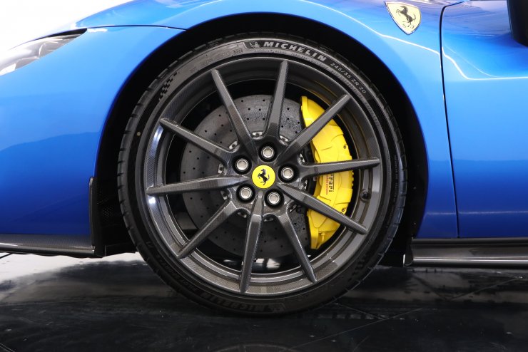 フェラーリ 296 GTS F1 DCT 走行900km 左ハンドル オプション総額約
