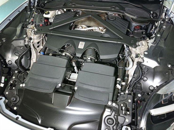 アストンマーティン DB12 クーペ オプション総額852万円 右ハンドル