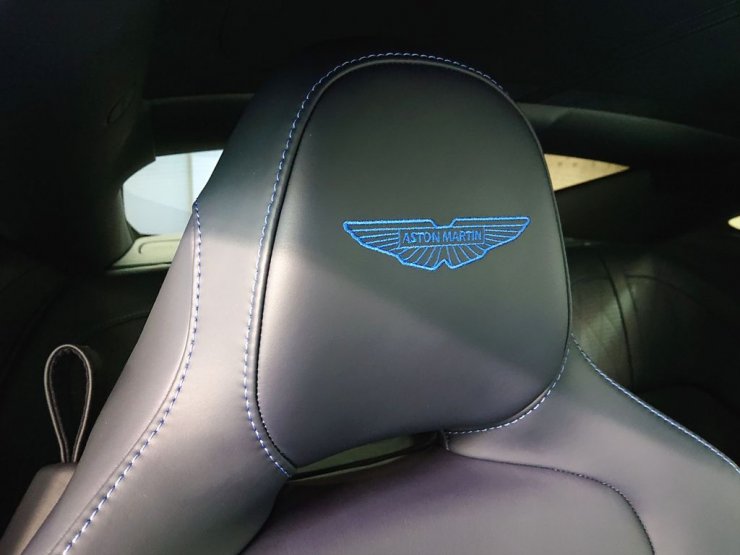 アストンマーティン DB12 クーペ オプション総額852万円 右ハンドル