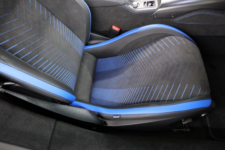 マセラティ MC20 走行距離300キロ 左ハンドル 有償カラー：ブルーイン