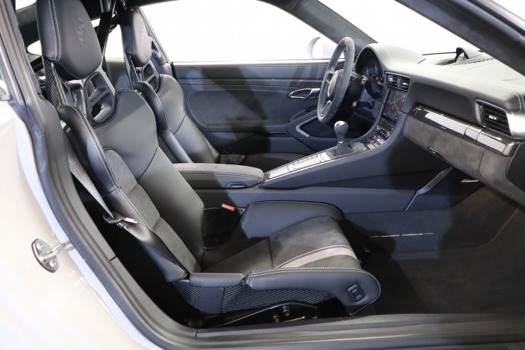 ポルシェ 911(Type991) GT3 6MT 左H クレヨン クラブスポーツPKG PCCB