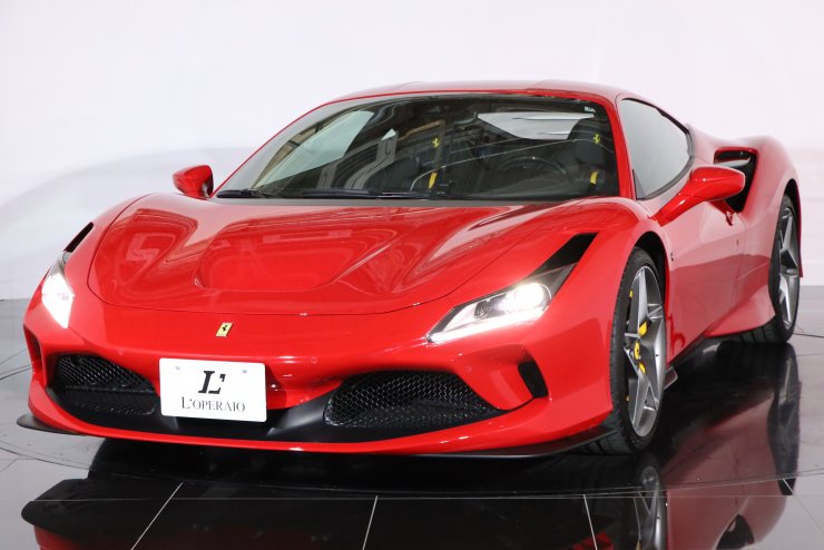 フェラーリ F8 トリブート F1 DCT 左ハンドル カーボンファイバー