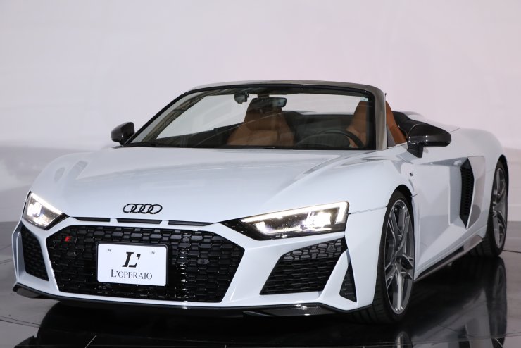 アウディ R8 スパイダー V10 パフォーマンス 5.2FSI クワトロ ブラウン