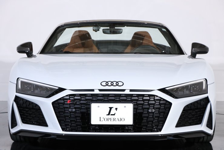 アウディ R8 スパイダー V10 パフォーマンス 5.2FSI クワトロ ブラウン