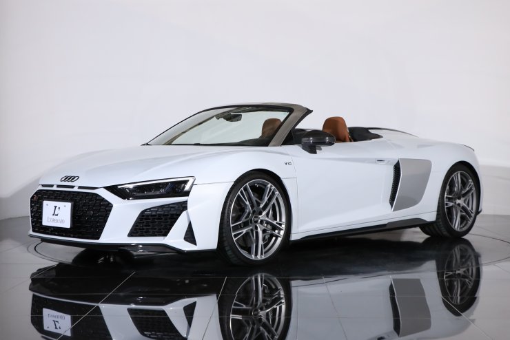 アウディ R8 スパイダー V10 パフォーマンス 5.2FSI クワトロ ブラウン