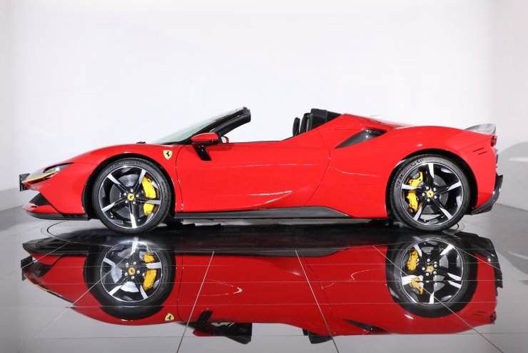 フェラーリ SF90 スパイダー アセット フィオラノ F1 DCT 1オーナー車