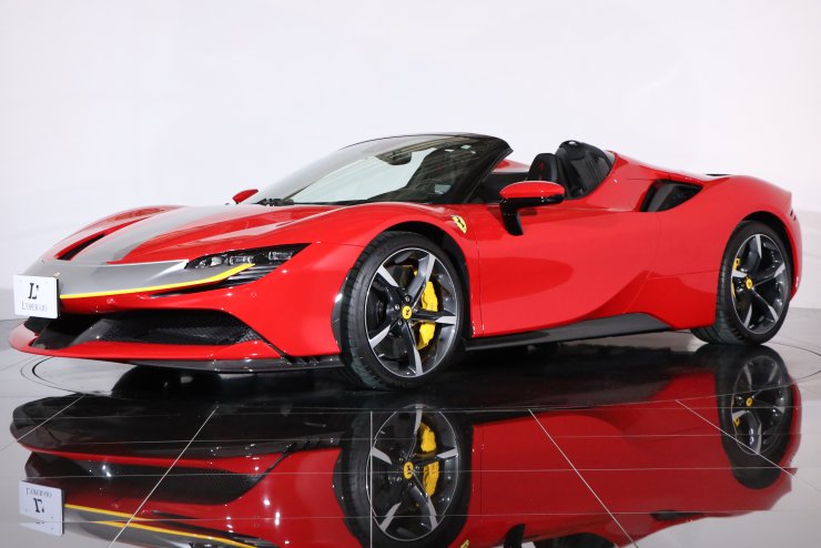 フェラーリ SF90 スパイダー アセット フィオラノ F1 DCT 1オーナー車