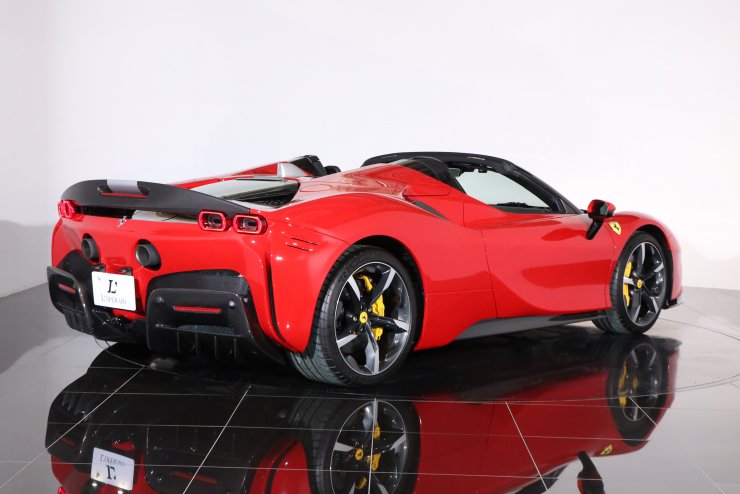 フェラーリ SF90 スパイダー アセット フィオラノ F1 DCT 1オーナー車
