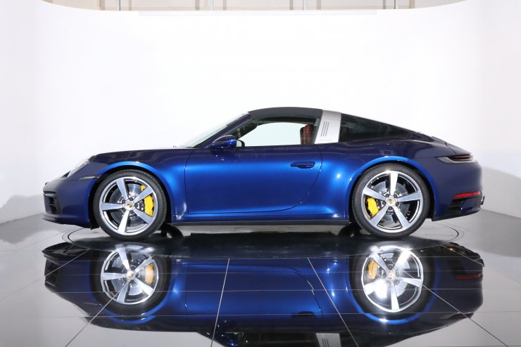 ポルシェ 911(Type992) タルガ4 PDK 左ハンドル OPカラー：ゲンチアン