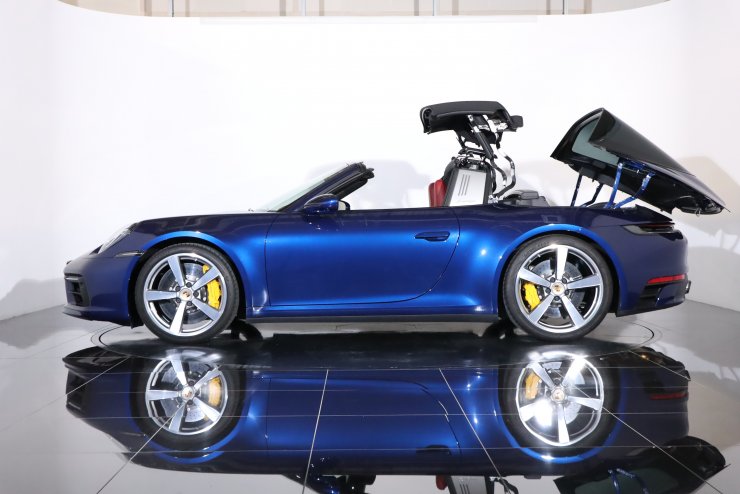 ポルシェ 911(Type992) タルガ4 PDK 左ハンドル OPカラー：ゲンチアン