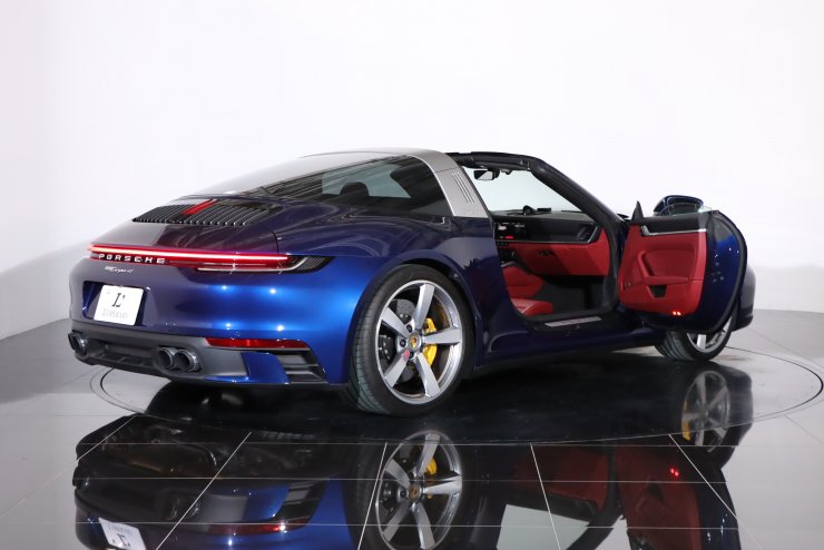 ポルシェ 911(Type992) タルガ4 PDK 左ハンドル OPカラー：ゲンチアン