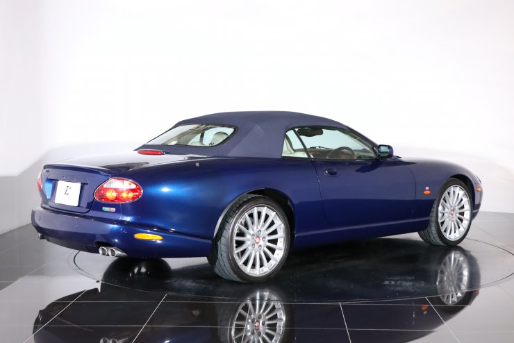 ジャガー XKR コンバーチブル Eパック エモーショナル エレガンス 限定