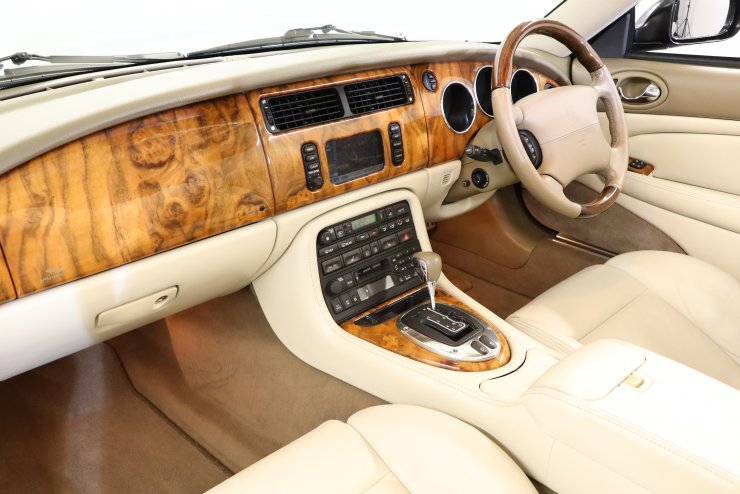 ジャガー XKR コンバーチブル Eパック エモーショナル エレガンス 限定