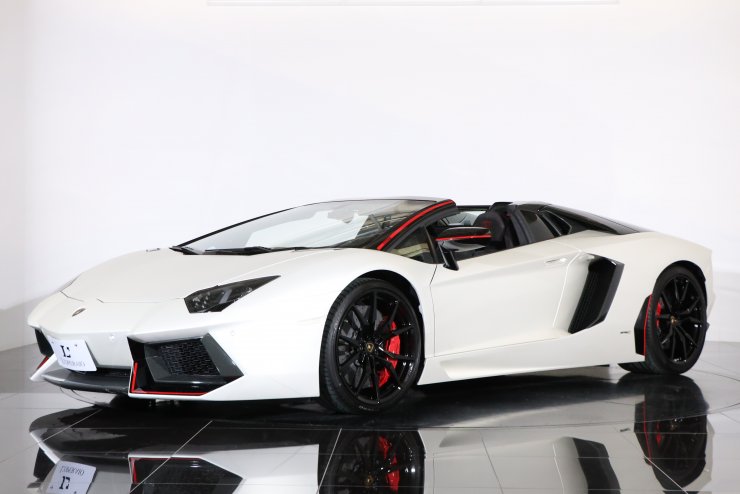 ランボルギーニ アヴェンタドール ロードスター LP700-4 Pirelli