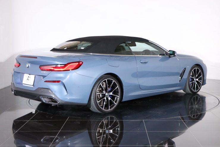 BMW 8シリーズ 840i カブリオレ Mスポーツ 1オーナー バルセロナブルー