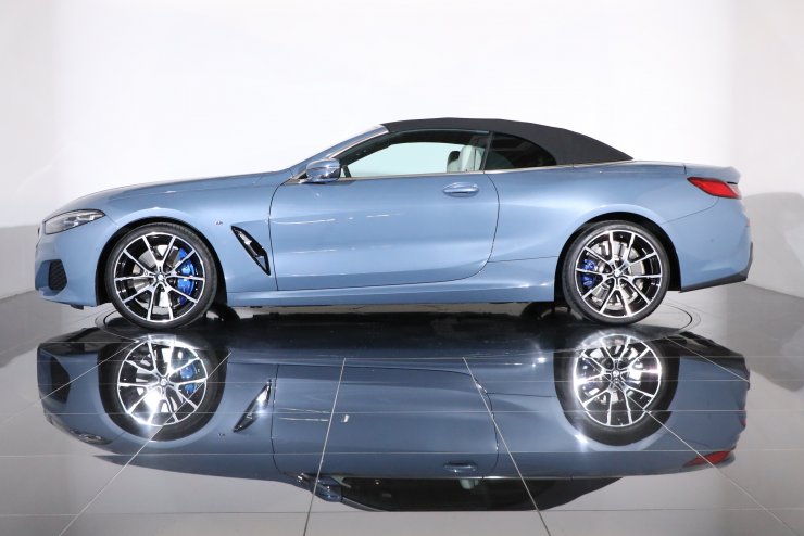 BMW 8シリーズ 840i カブリオレ Mスポーツ 1オーナー バルセロナブルー