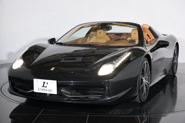 フェラーリ 458 スパイダー F1 DCT 左ハンドル ベージュ×茶革 20インチ