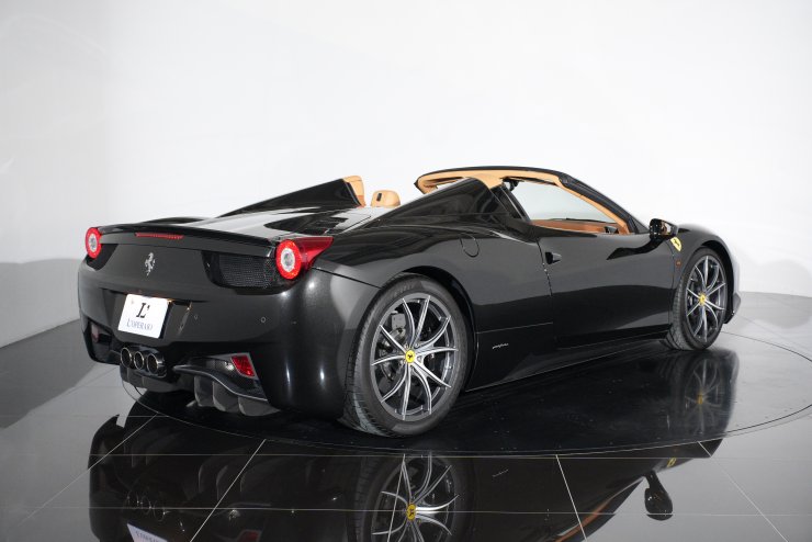フェラーリ 458 スパイダー F1 DCT 左ハンドル ベージュ×茶革 20インチ