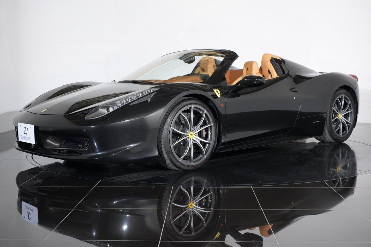 フェラーリ 458 スパイダー F1 DCT 左ハンドル ベージュ×茶革 20インチ