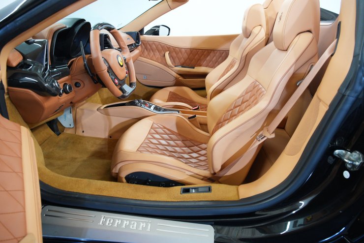 Ferrari 458 Spider オーナー限定 ボストン純正 レザー 非売品 Ferrari 458 Spider オーナー限定 ボストン純正 レザー 非売品
