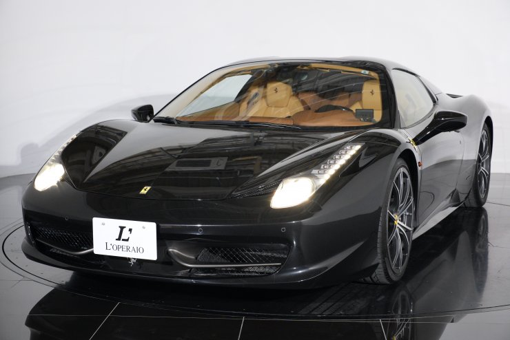 フェラーリ 458 スパイダー F1 DCT 左ハンドル ベージュ×茶革 20インチ