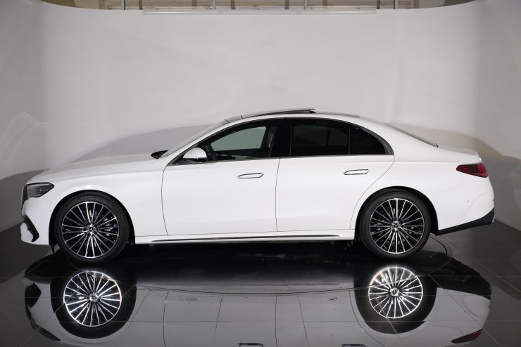 メルセデスベンツ Eクラス E300エクスクルーシブ AMGライン 1オーナー