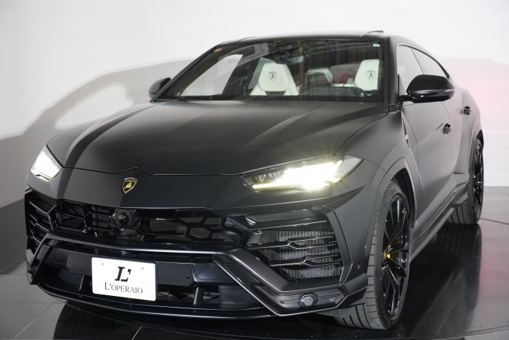 ランボルギーニ ウルス 左ハンドル 白×黒革 純正23インチアルミ