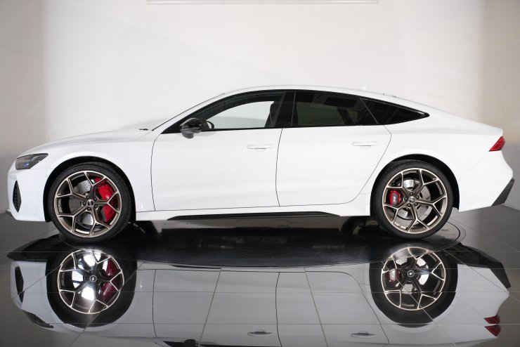 アウディ RS7スポーツバック パフォーマンス 左ハンドル 黒革 カーボン