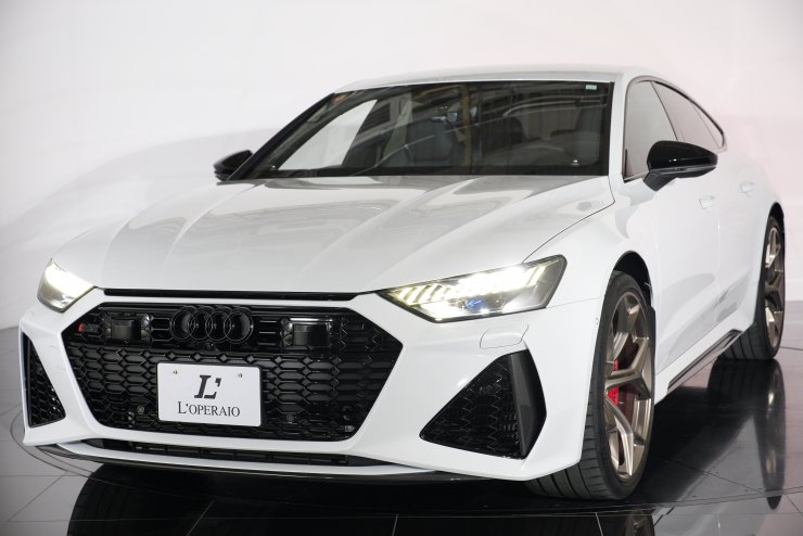 アウディ RS7スポーツバック パフォーマンス 左ハンドル 黒革 カーボン