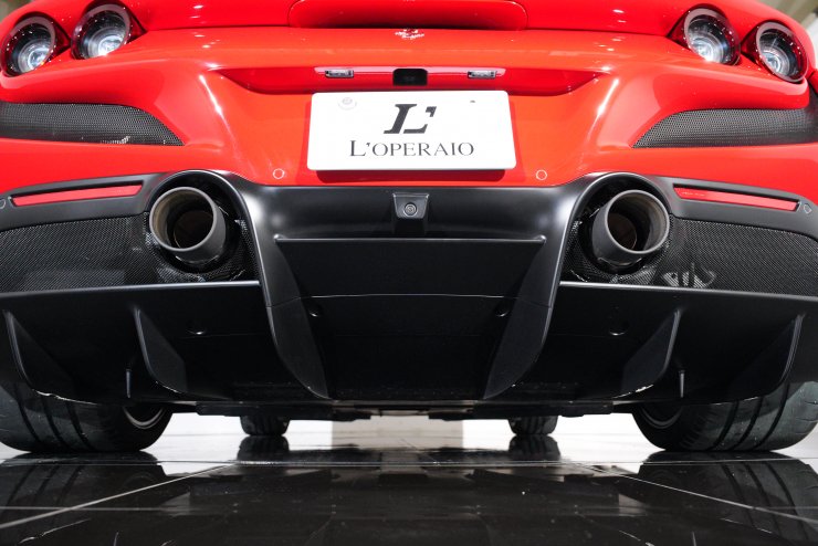 フェラーリ F8 トリブート F1 DCT 左ハンドル 正規ディーラー車 走行約
