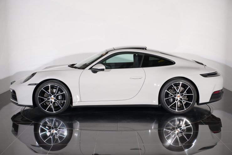 ポルシェ 911(Type992) カレラ PDK 1オーナー 有償色 スポーツクロノ