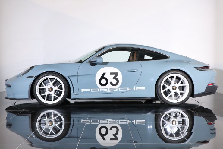ポルシェ 911(Type992) S/T 6MT 左ハンドル 世界限定1963台 走行200km