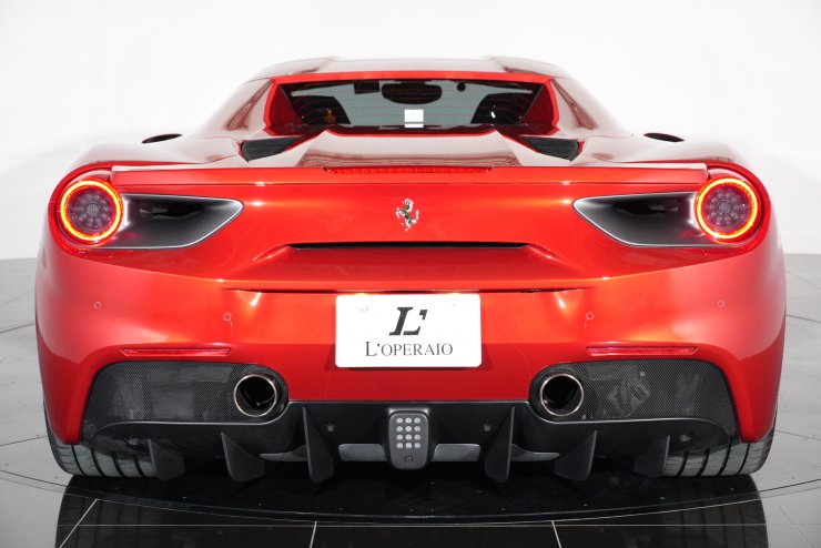 フェラーリ 488 スパイダー F1 DCT 左H 走行8000km 特注カラーフロント