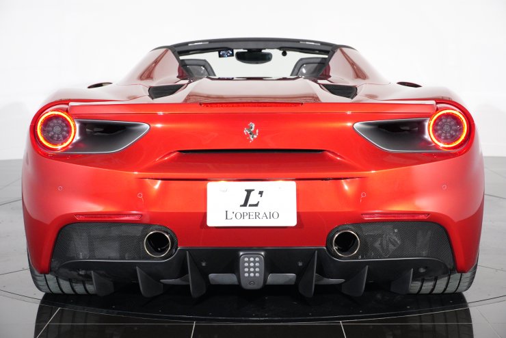 フェラーリ 488 スパイダー F1 DCT 左H 走行8000km 特注カラーフロント