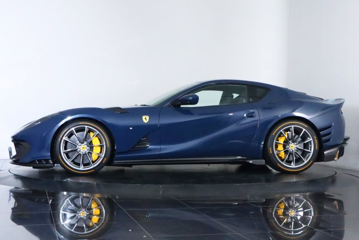 フェラーリ 812 コンペティツィオーネ F1 DCT 正規ディーラー車 世界
