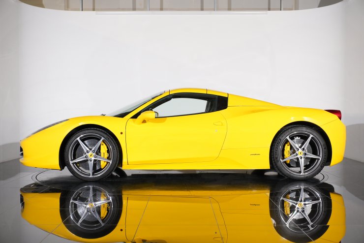 フェラーリ 458 スパイダー F1 DCT カーボンLEDステアリング カーボン