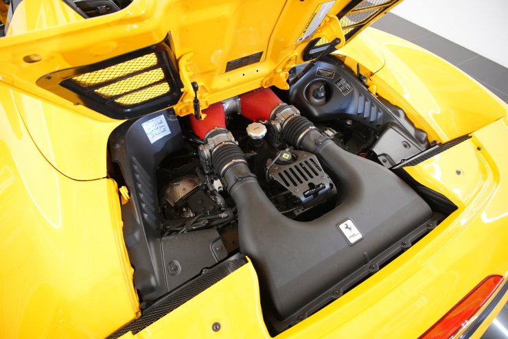 フェラーリ 458 スパイダー F1 DCT カーボンLEDステアリング カーボン