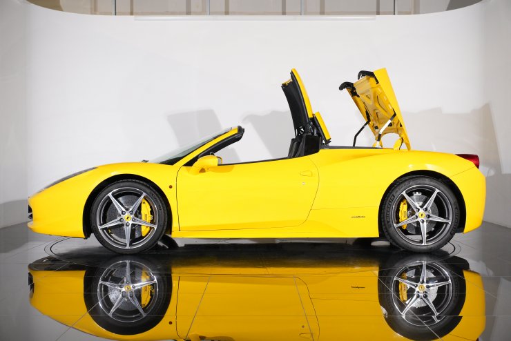フェラーリ 458 スパイダー F1 DCT カーボンLEDステアリング カーボン