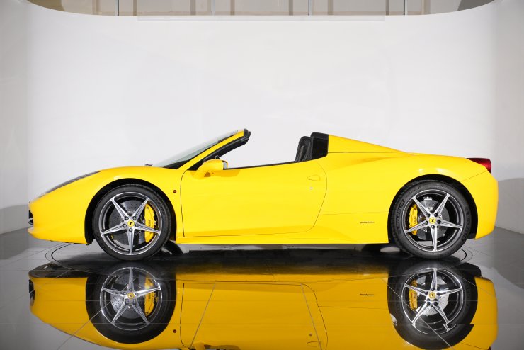 フェラーリ 458 スパイダー F1 DCT カーボンLEDステアリング カーボン