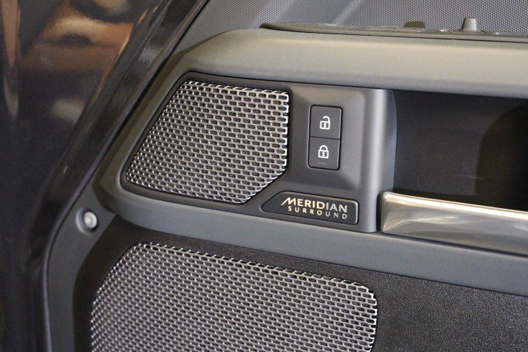 ランドローバー ディフェンダー 110 X D300 1オーナー車 OPカラー