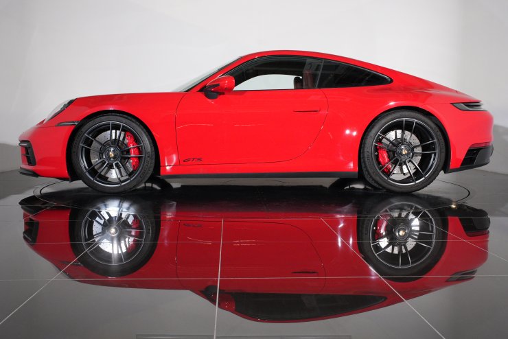 ポルシェ 911(Type992) カレラGTS 7MT 左ハンドル クレヨン×赤革 20/21