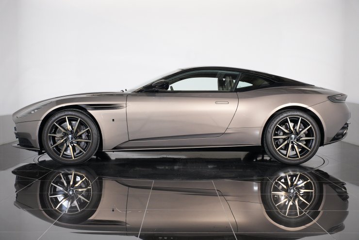 アストンマーティン DB11 W1 国内限定10台 希少モデル 1オーナー車