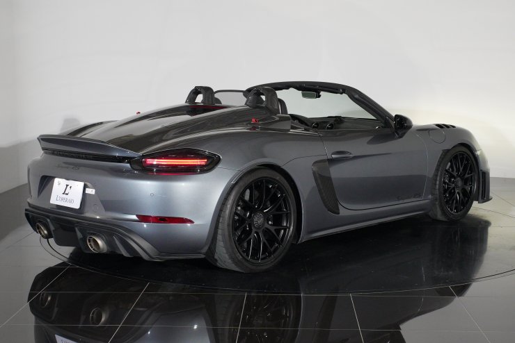 ポルシェ 718 スパイダー RS PDK オプション総額約733万円
