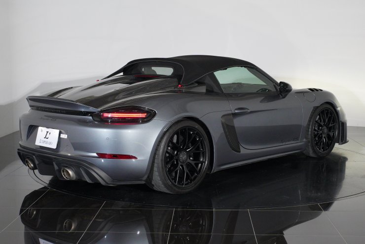 ポルシェ 718 スパイダー RS PDK オプション総額約733万円