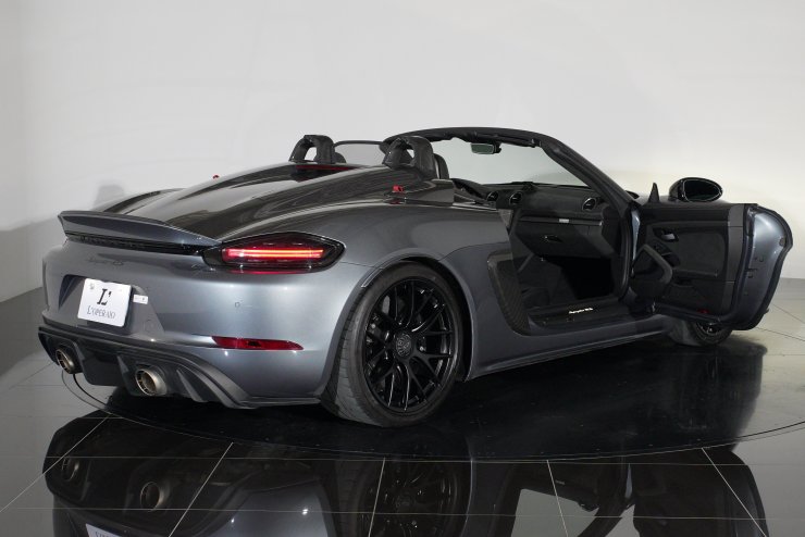 ポルシェ 718 スパイダー RS PDK オプション総額約733万円